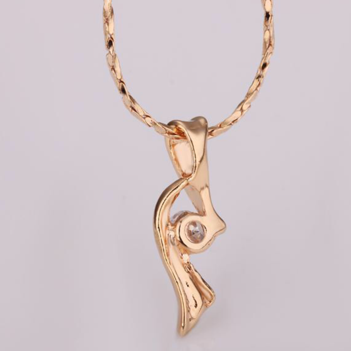 18k Gold Plated Pendant Necklace In Rose Gold