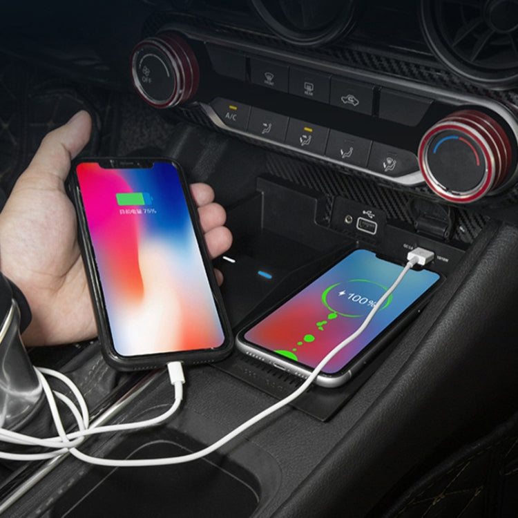 HFC-1042 Car Qi Standard Wireless Charger 10W Quick Charging for Nissan Sylphy 2020-2022, Left Driving - Wireless Charging Pads by PMC Jewellery | Online Shopping South Africa | PMC Jewellery